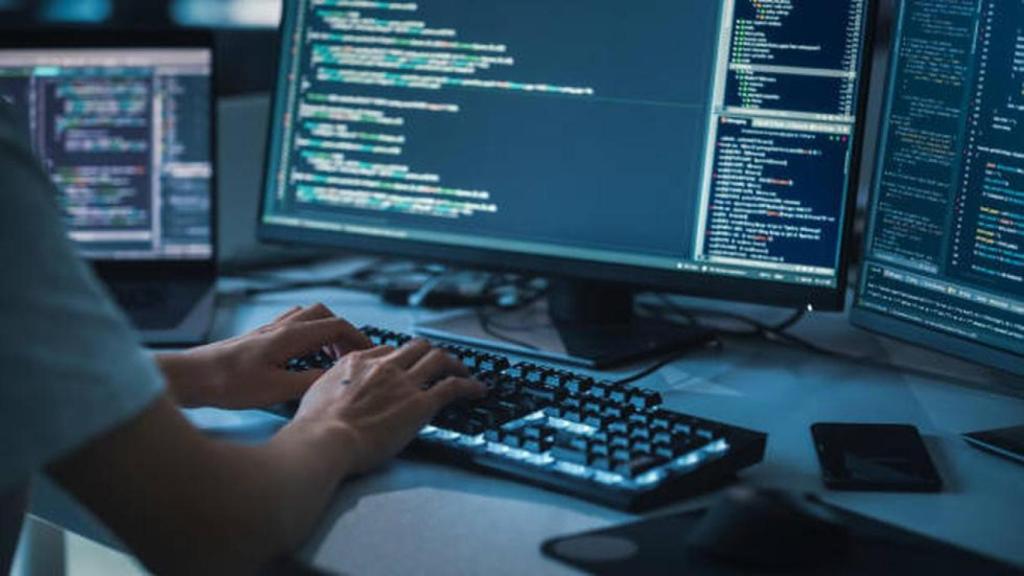 Trabajador de Ingeniería de Telecomunicaciones.
