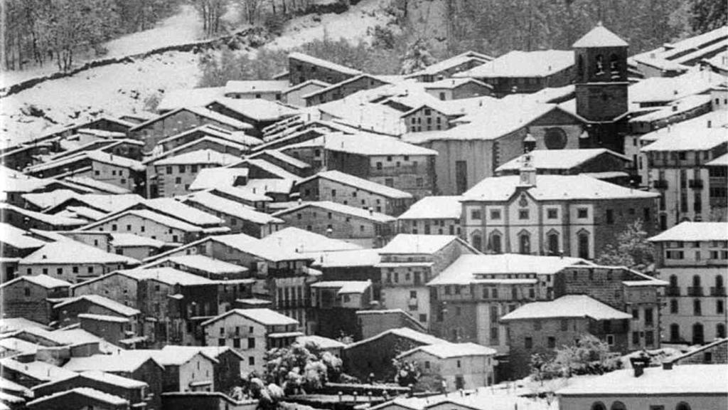 Vista de Candelario nevado