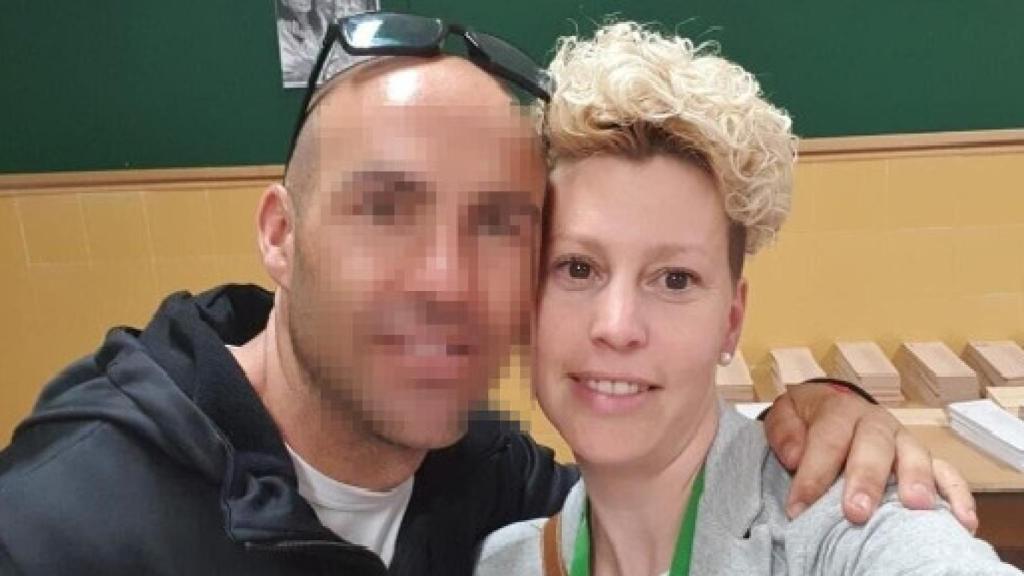 La concejala de Vox en Parla Ana González junto a su marido Luis Martínez.