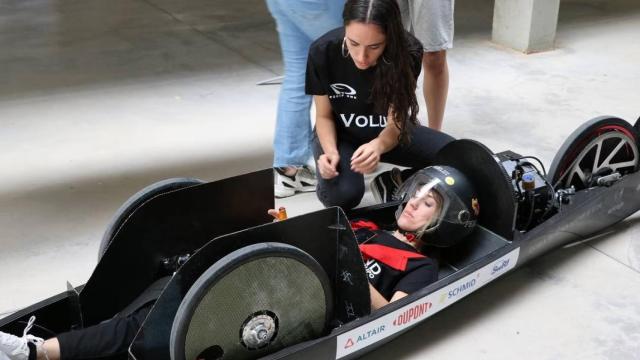Presentación del vehículo que competirá a finales de mayo en Francia, este miércoles en Elche.