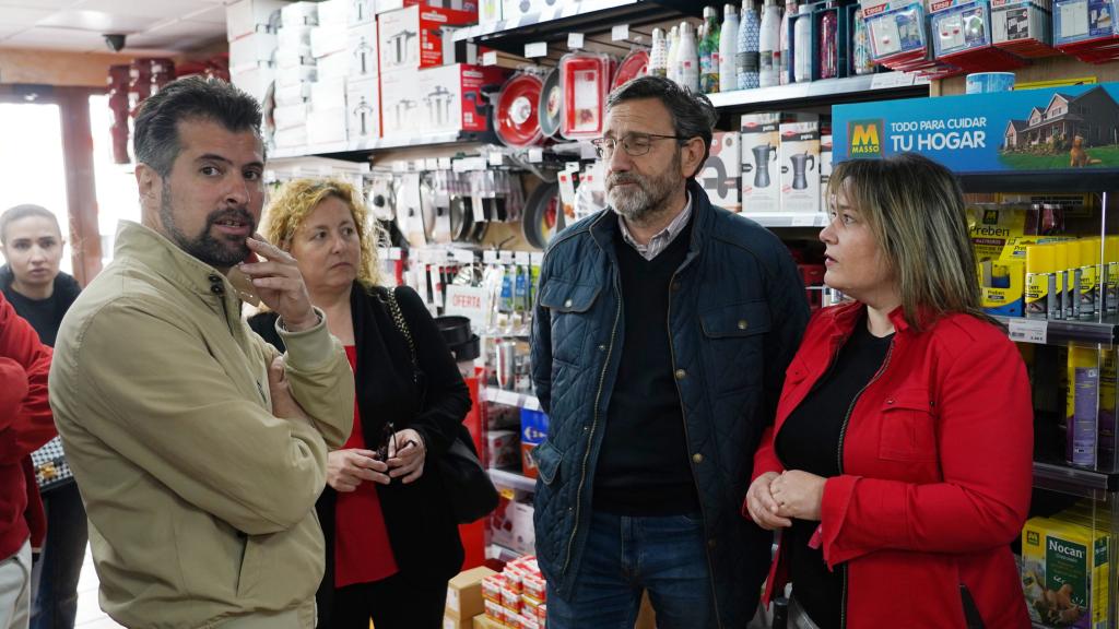 El secretario general del PSCyL, Luis Tudanca, durante su visita al municipio vallisoletano de Tordesillas, este miércoles.