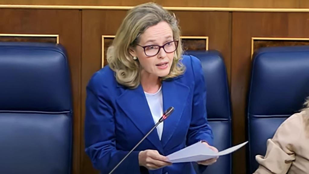 La vicepresidenta del Gobierno, Nadia Calviño, durante su intervención en el Congreso de los Diputados, este miércoles.