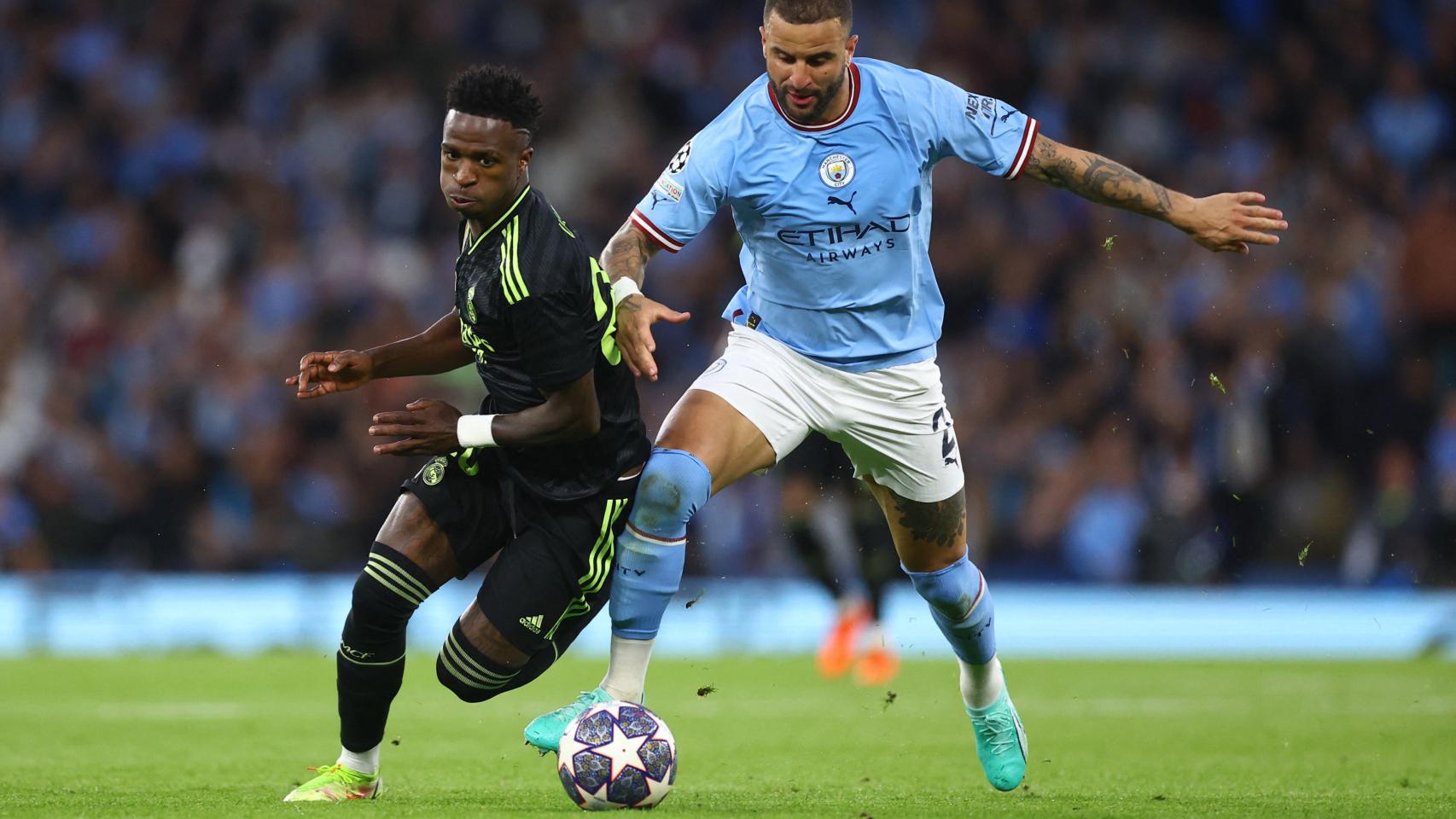 Vinicius se marcha por velocidad de Kyle Walker en la segunda parte.