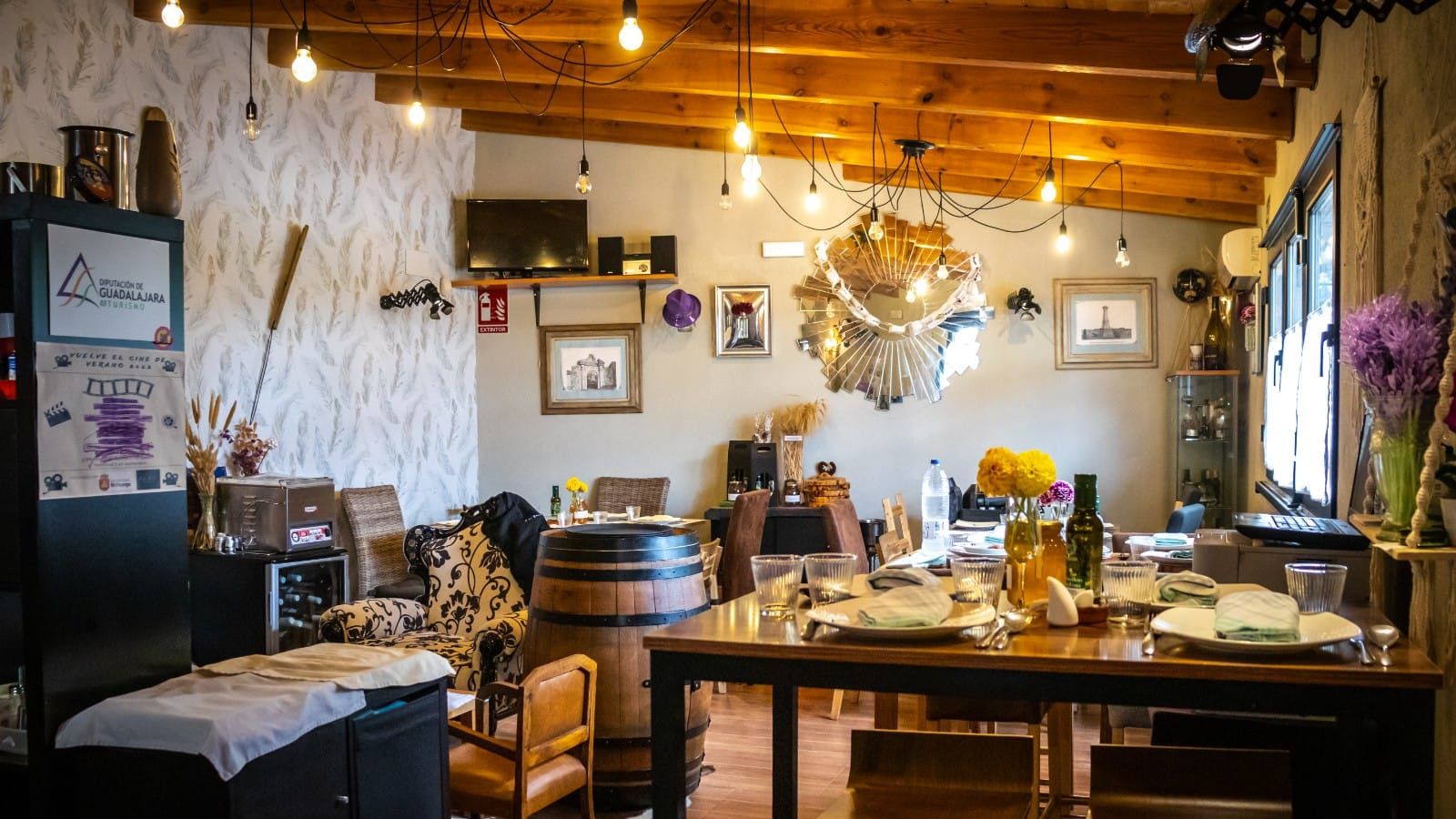 Imagen del interior del restaurante 'A la finca - Casa de comidas' en Villaviciosa de Tajuña