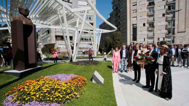 Ofrenda floral a Francisco Fernández del Riego el Día das Letras Galegas.