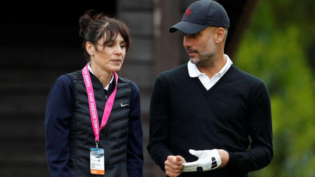 Pep Guardiola junto a su mujer, Cristina Serra