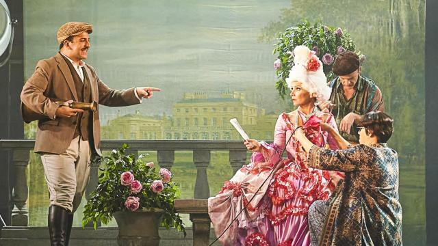 Mireia Portas, como Lina Lamont en el musical 'Cantando bajo la lluvia'.