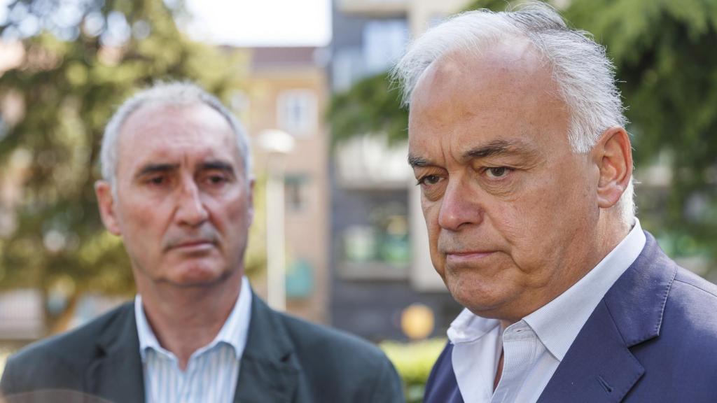 El candidato del PP a la Alcaldía de Segovia, José Mazarías, y el vicesecretario institucional del PP, Esteban González Pons, este jueves.