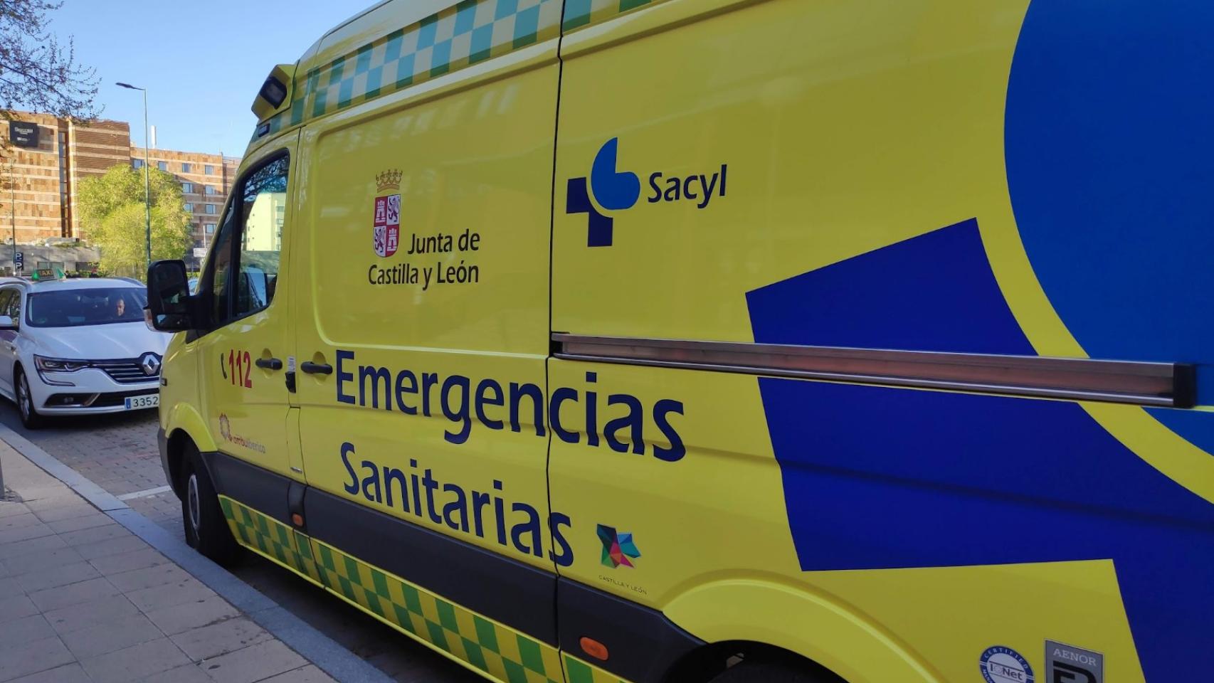 Imagen de una ambulancia medicalizada de Sacyl.