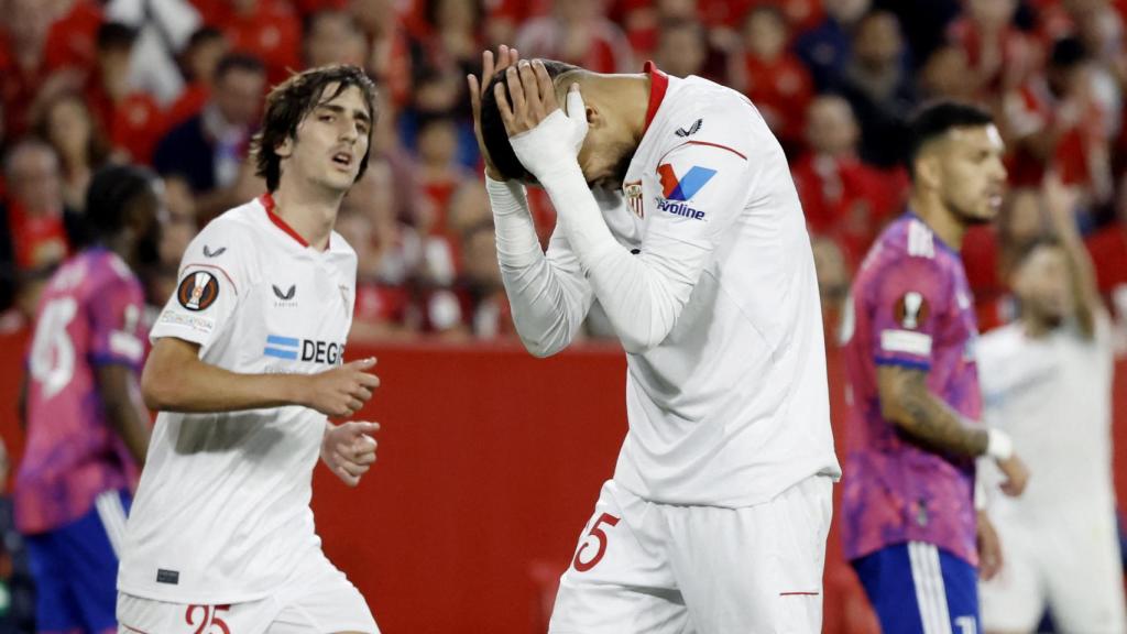 En-Nesyri se lamenta de una ocasión fallada.