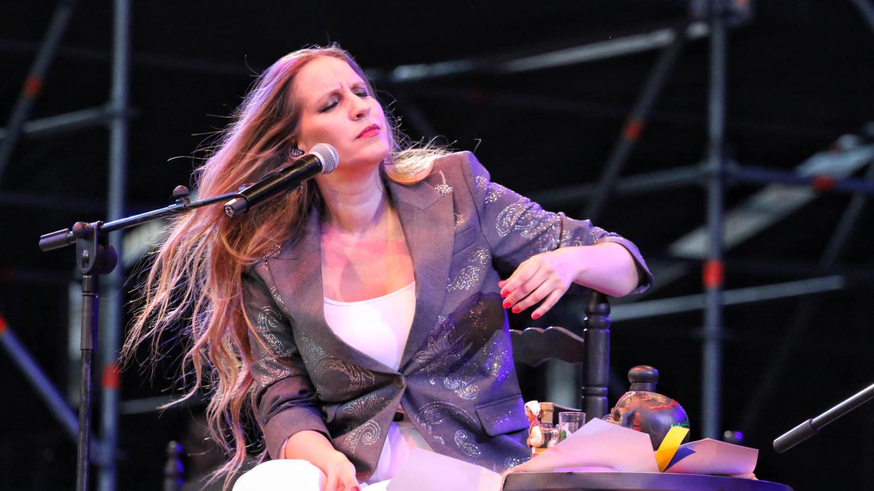 Imágenes del día: el concierto que hizo llorar a la cantante María Toledo como una niña chica