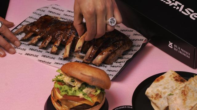 Desfase, el delivery con las mejores costillas de Madrid que reparte 100 kilos al día
