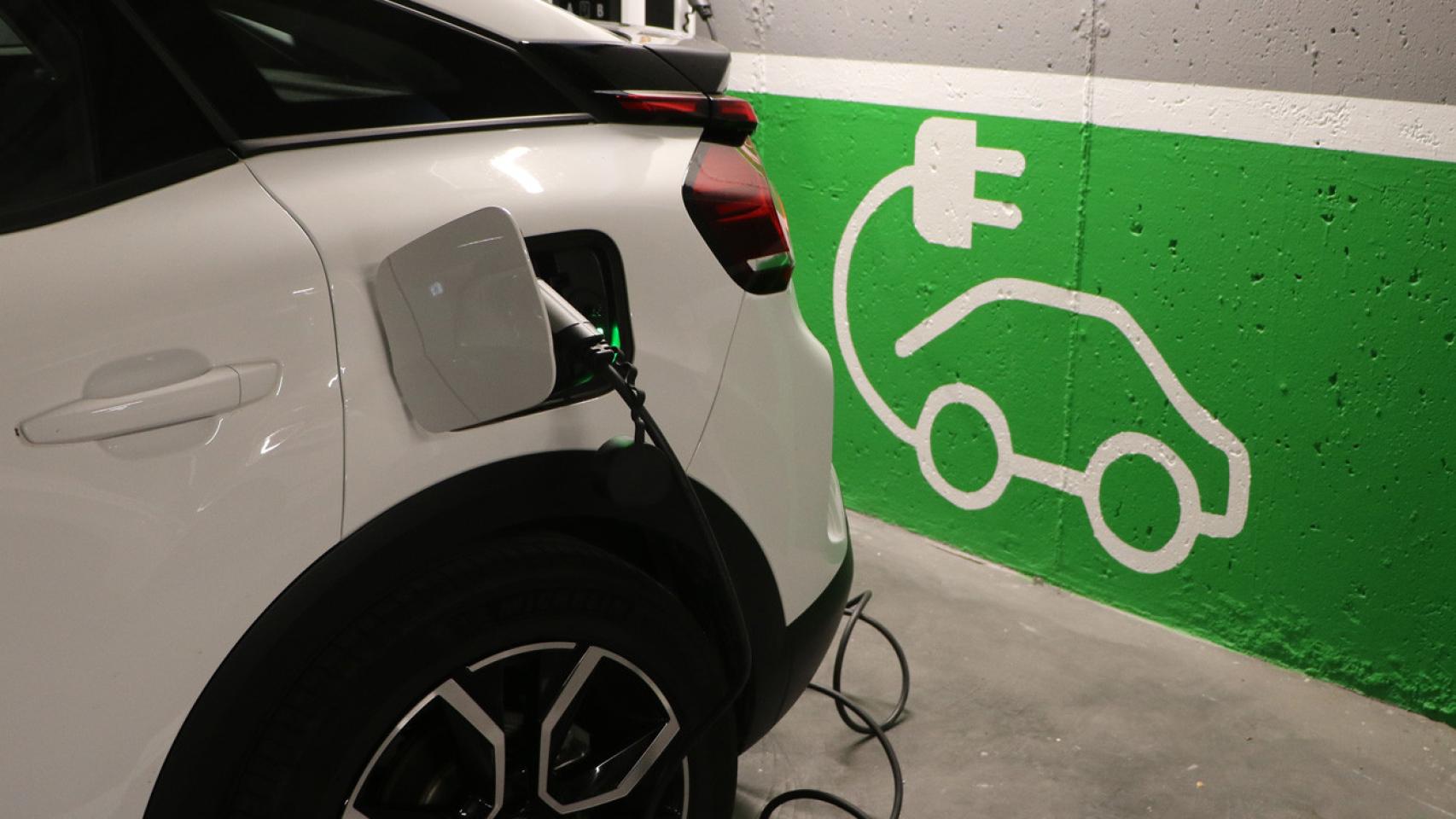 Punto de recarga de coche eléctrico.