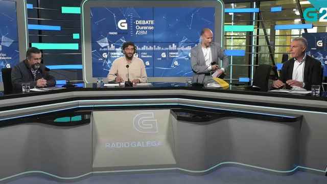 Momento en el que el alcalde de Ourense abandona el debate.