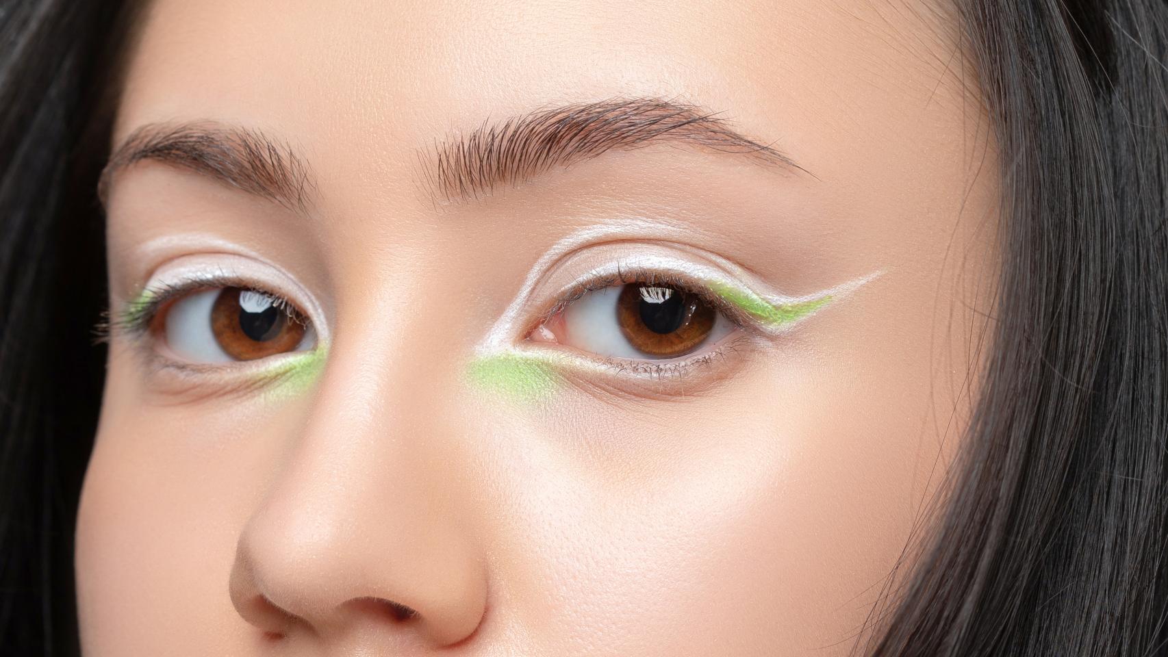 Mujer con 'eyeliner'