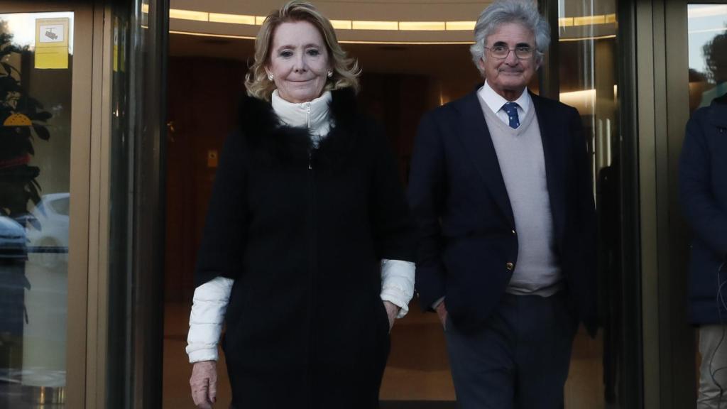 Esperanza Aguirre y su marido, en una foto de archivo.