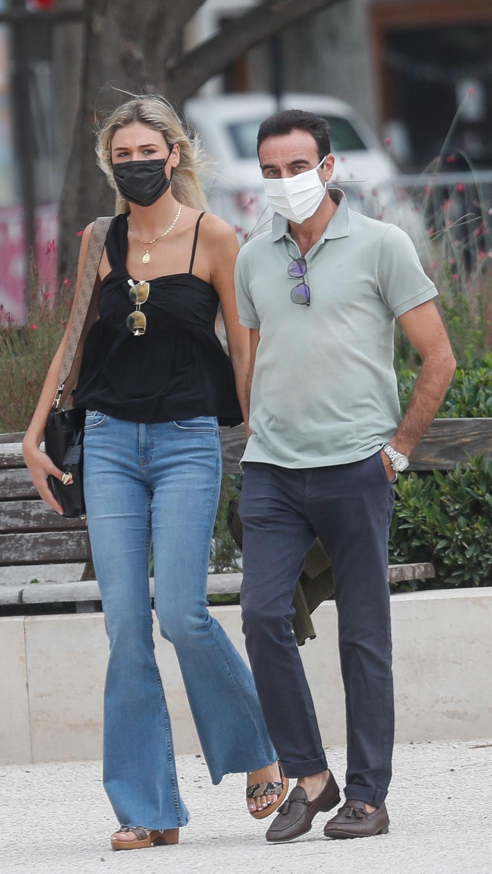 La pareja formada por Enrique Ponce y Ana Soria en una imagen tomada en Nimes, Francia, en 2020.