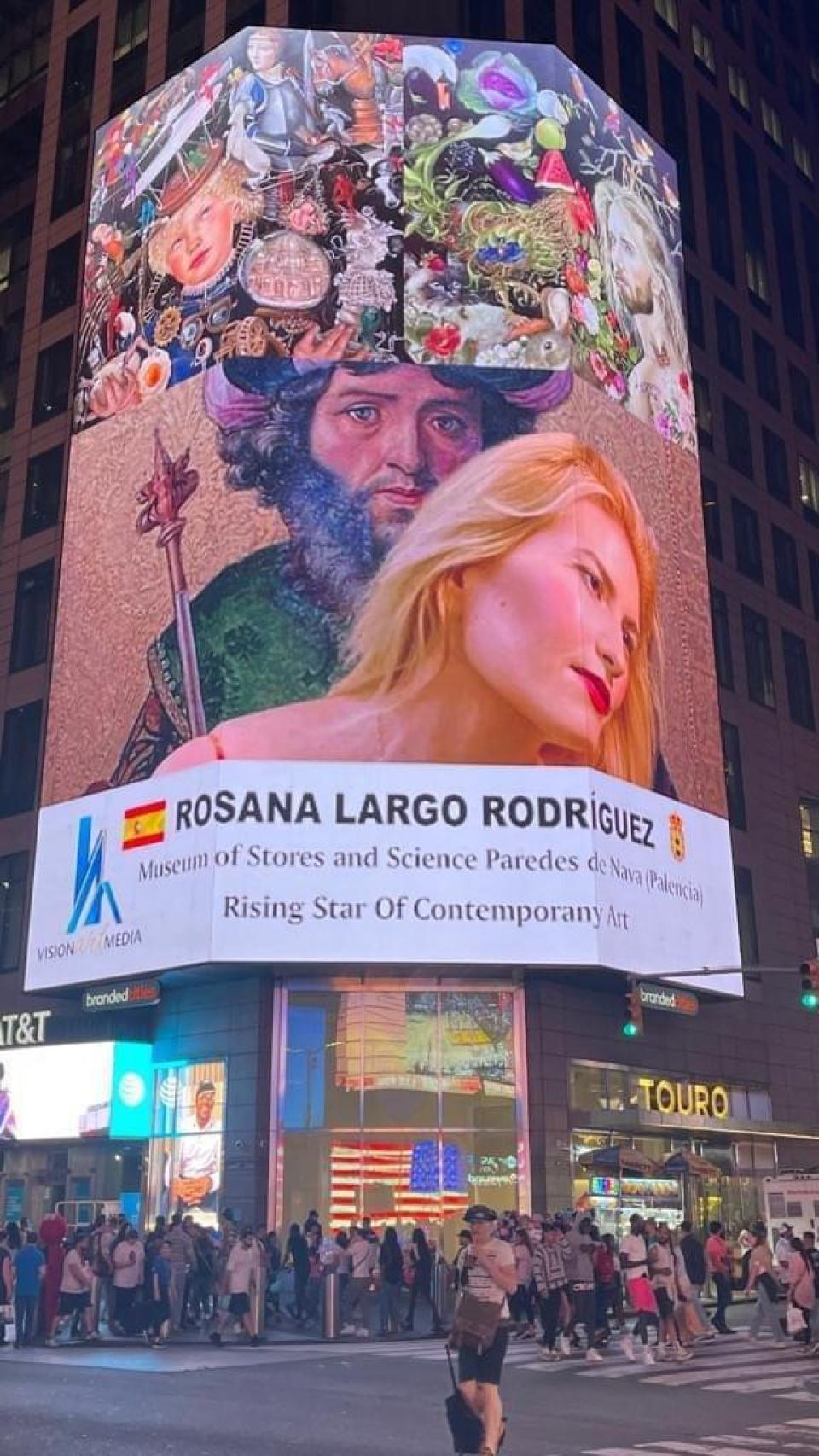Mural de Rosana Largo, con el nombre de Paredes de Nava abajo, en Times Square