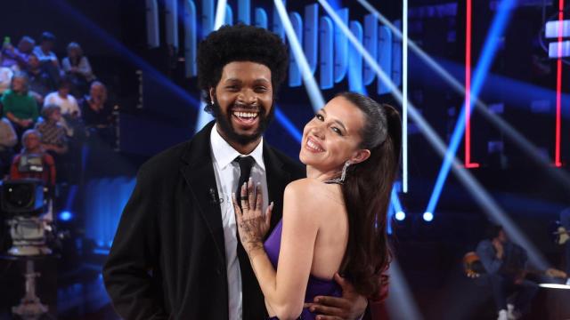 Andrea Guasch y Famous como Ariana Grande y The Weeknd en 'Tu cara me suena'.