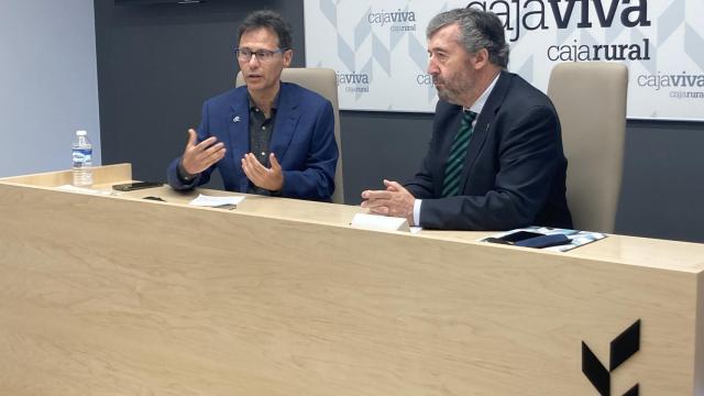 Firma del convenio entre la Fundación Caja Rural de Burgos y el Museo de los Dinosaurios de Sala de los Infantes