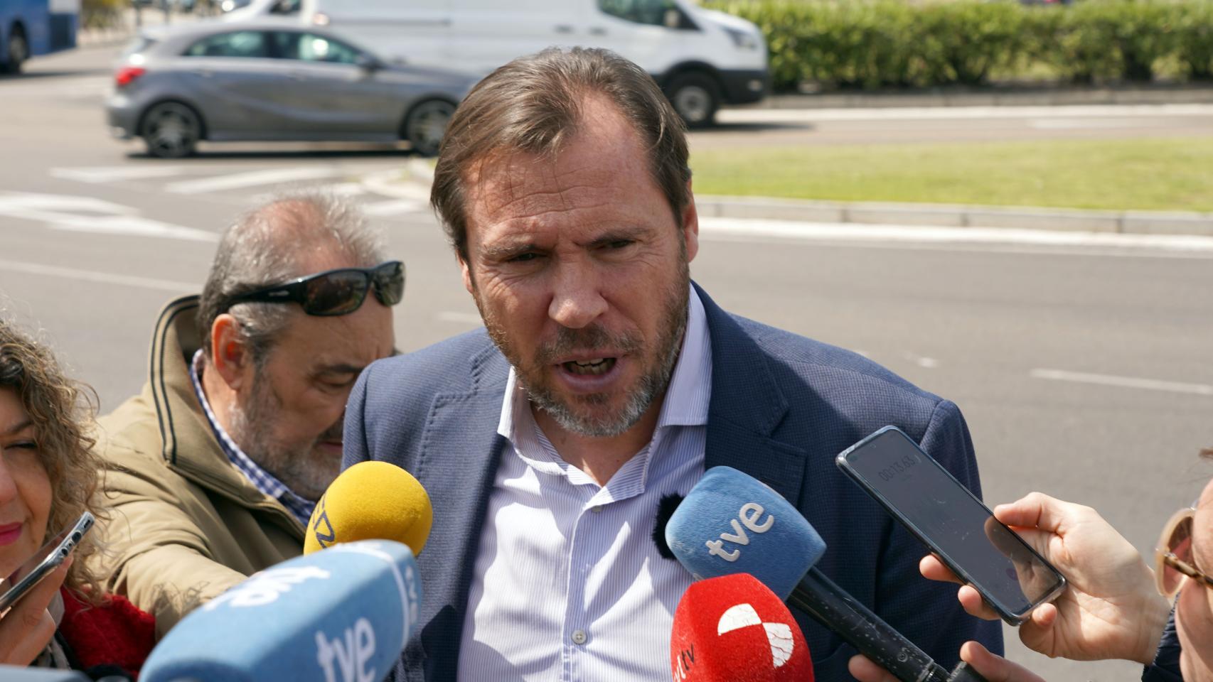 El alcalde de Valladolid, Óscar Puente, durante su intervención de este viernes en la rotonda de San Agustín.