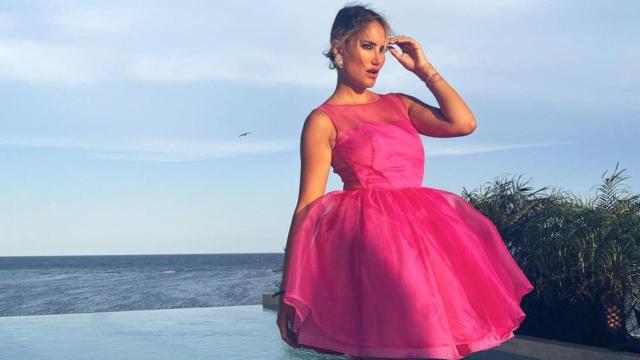 Alba Carrillo con un vestido de Hortensia Maeso.