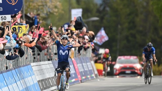 Einer Rubio celebra la victoria de etapa.