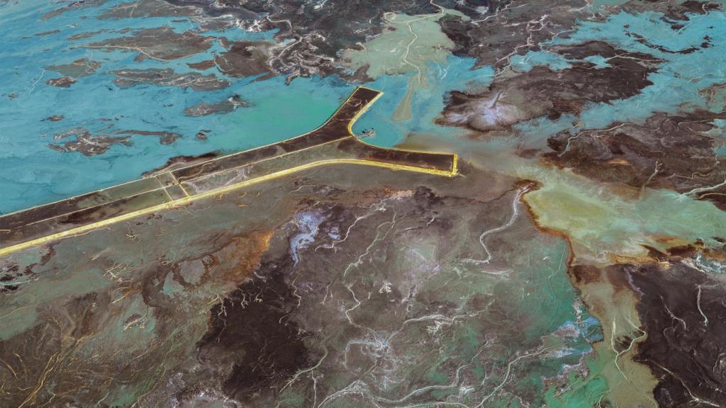 Edward Burtynsky: 'Gold Tailings #1, Doornkop Gold Mine, Johannesburg, South Africa', 2018 © Edward Burtynsky, courtesy Nicholas Metivier Gal., Toronto / Flowers Gal., London