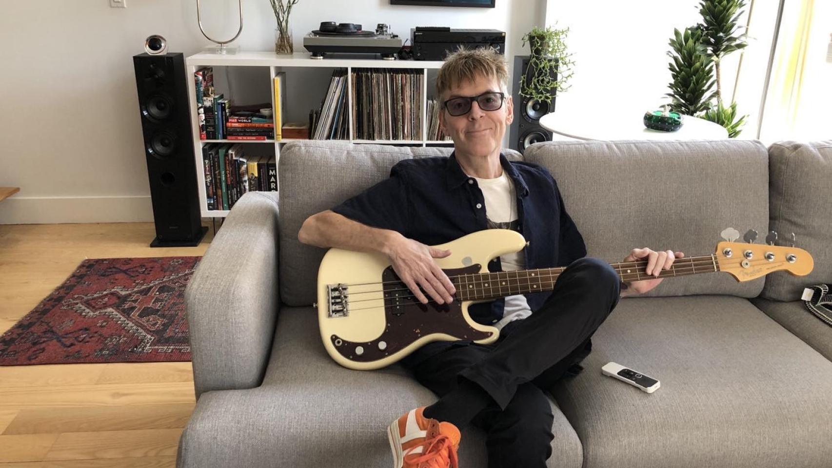 El bajista Andy Rourke en una foto subida a su cuenta de Instagram.