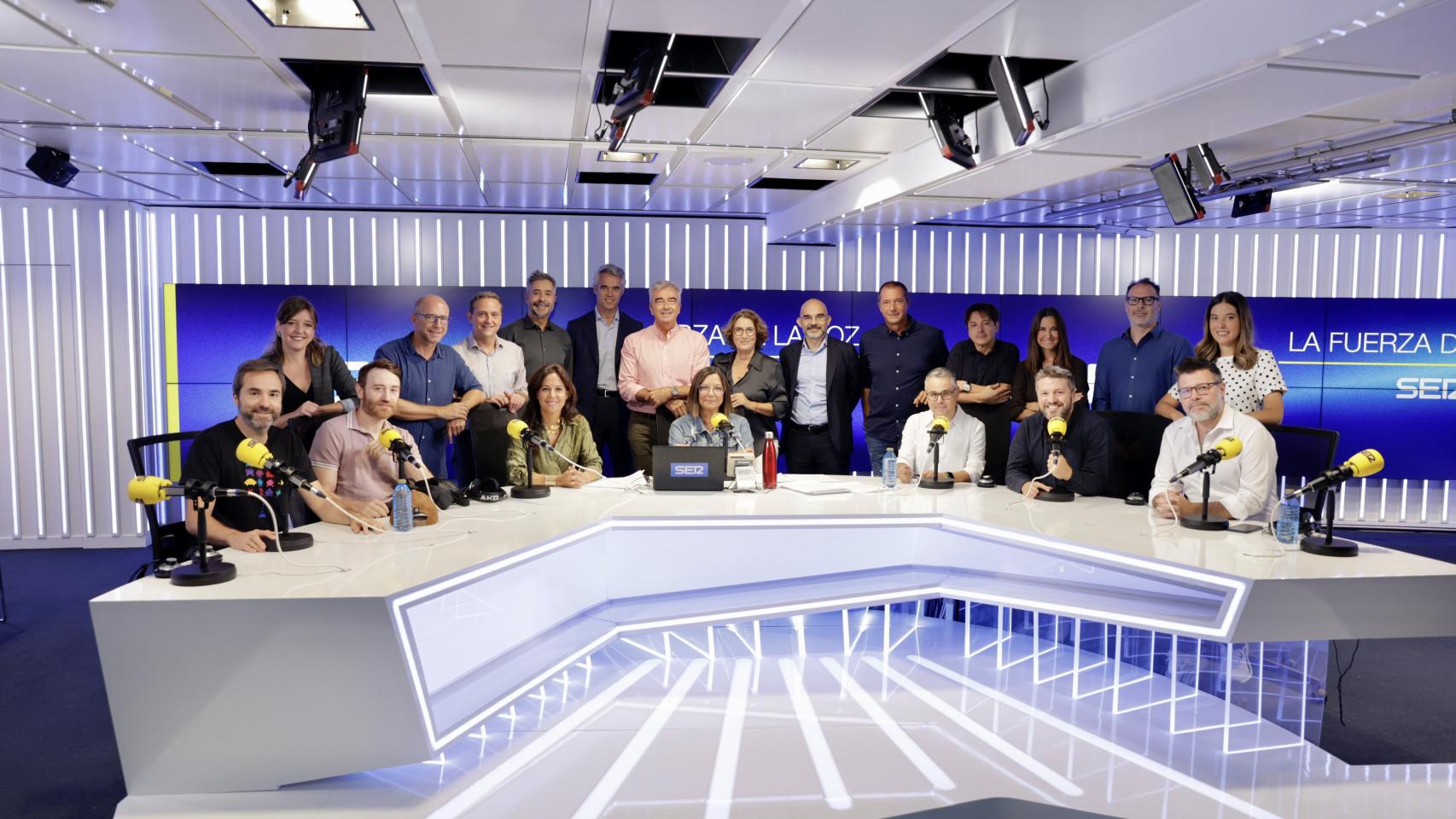 Foto de familia durante la presentación de la temporada de la Cadena SER que arrancó en septiembre..