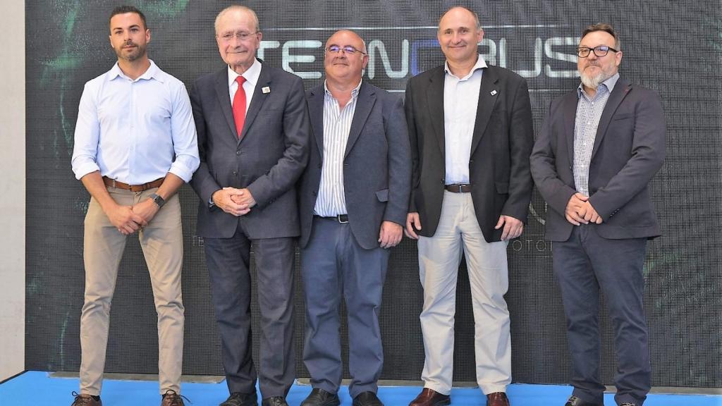 Un momento de la presentación, con Manuel Romero en el centro.