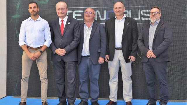 Un momento de la presentación, con Manuel Romero en el centro.