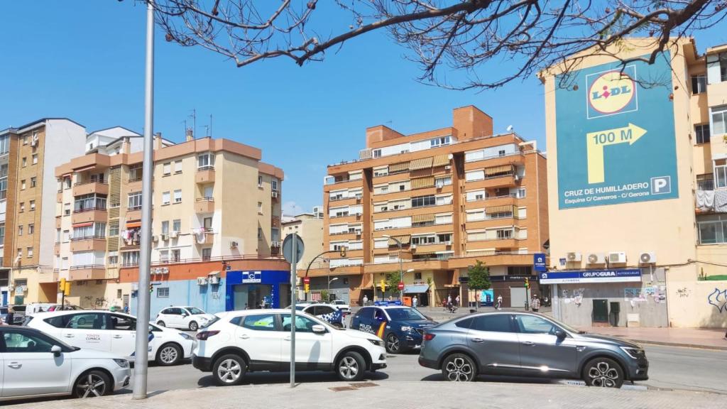 Coches de la policía nacional en la zona.