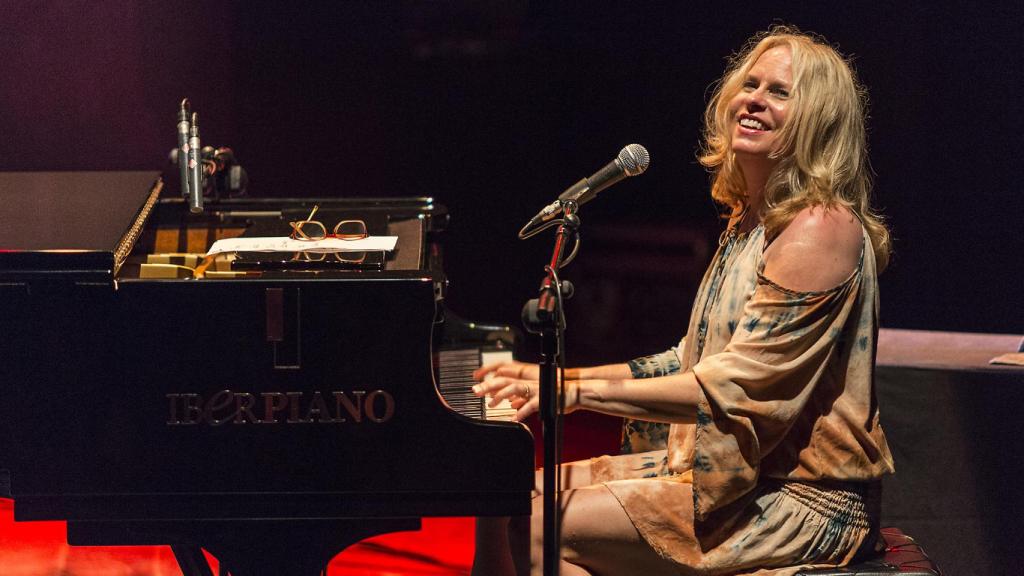 La cantante y pianista Vonda Shepard actuando el 30 junio 2018, en el Festival Internacional de Jazz de San Javier.