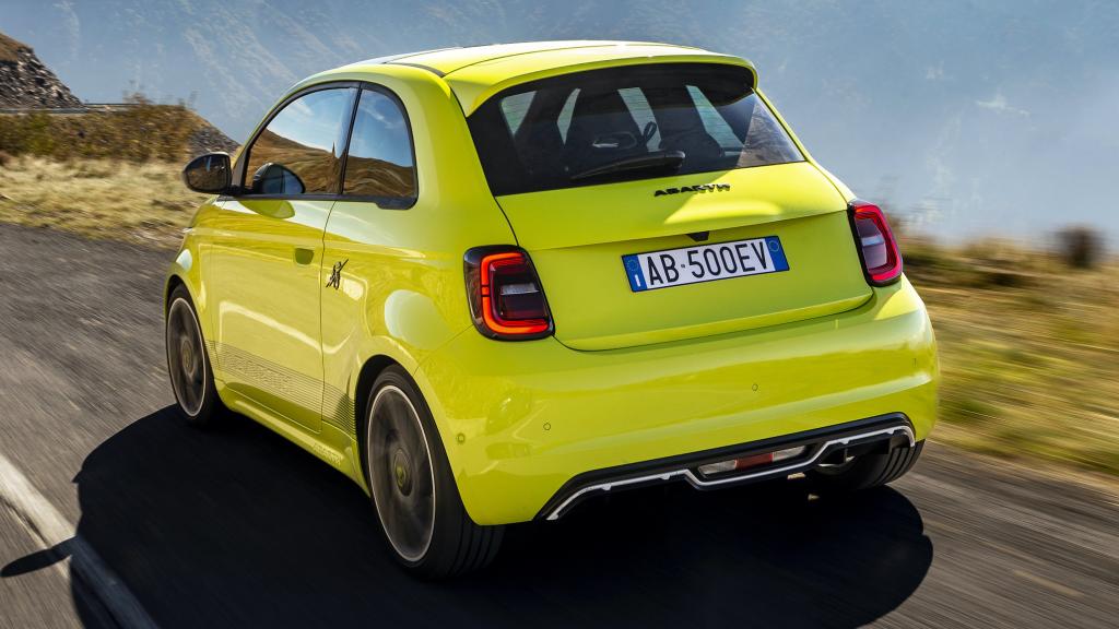 El Abarth 500e utiliza la misma plataforma que el Fiat 500e.