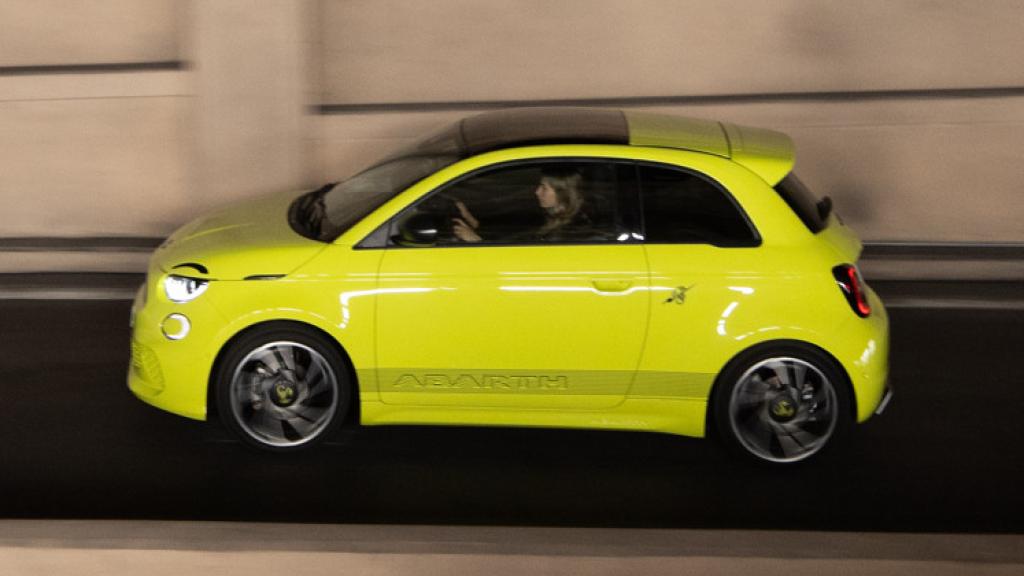 El Abarth 500e tiene una velocidad limitada a 155 km/h.