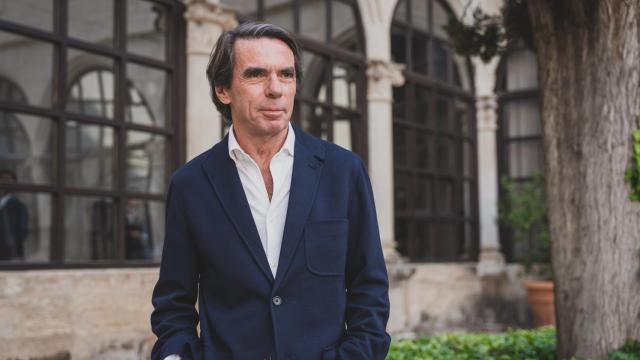 José María Aznar, en Cuenca, durante una jornada de campaña electoral.