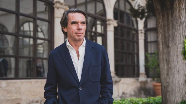 José María Aznar, en Cuenca, durante una jornada de campaña electoral.