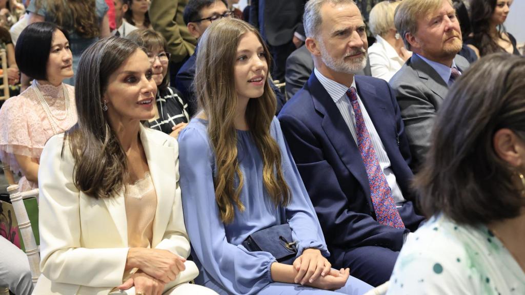La infanta Sofía luciendo el bolso de Hugo Boss de su madre.