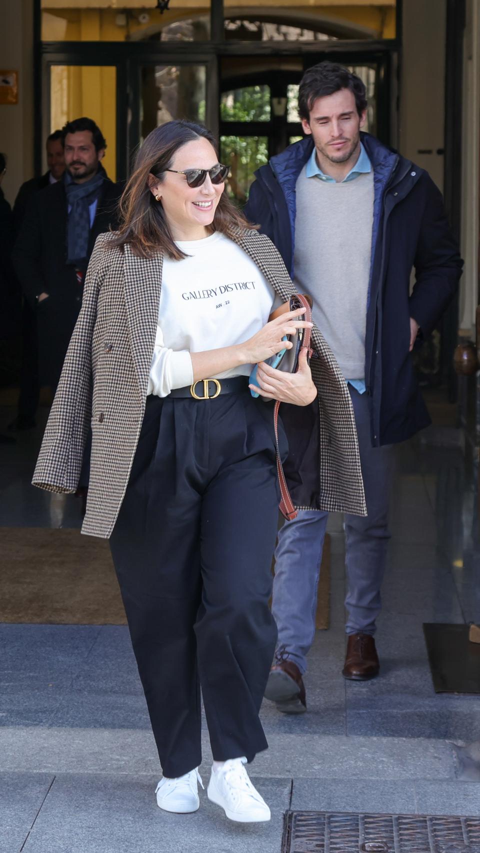 La pareja de enamorados saliendo de su domicilio en Madrid, en febrero de 2023.