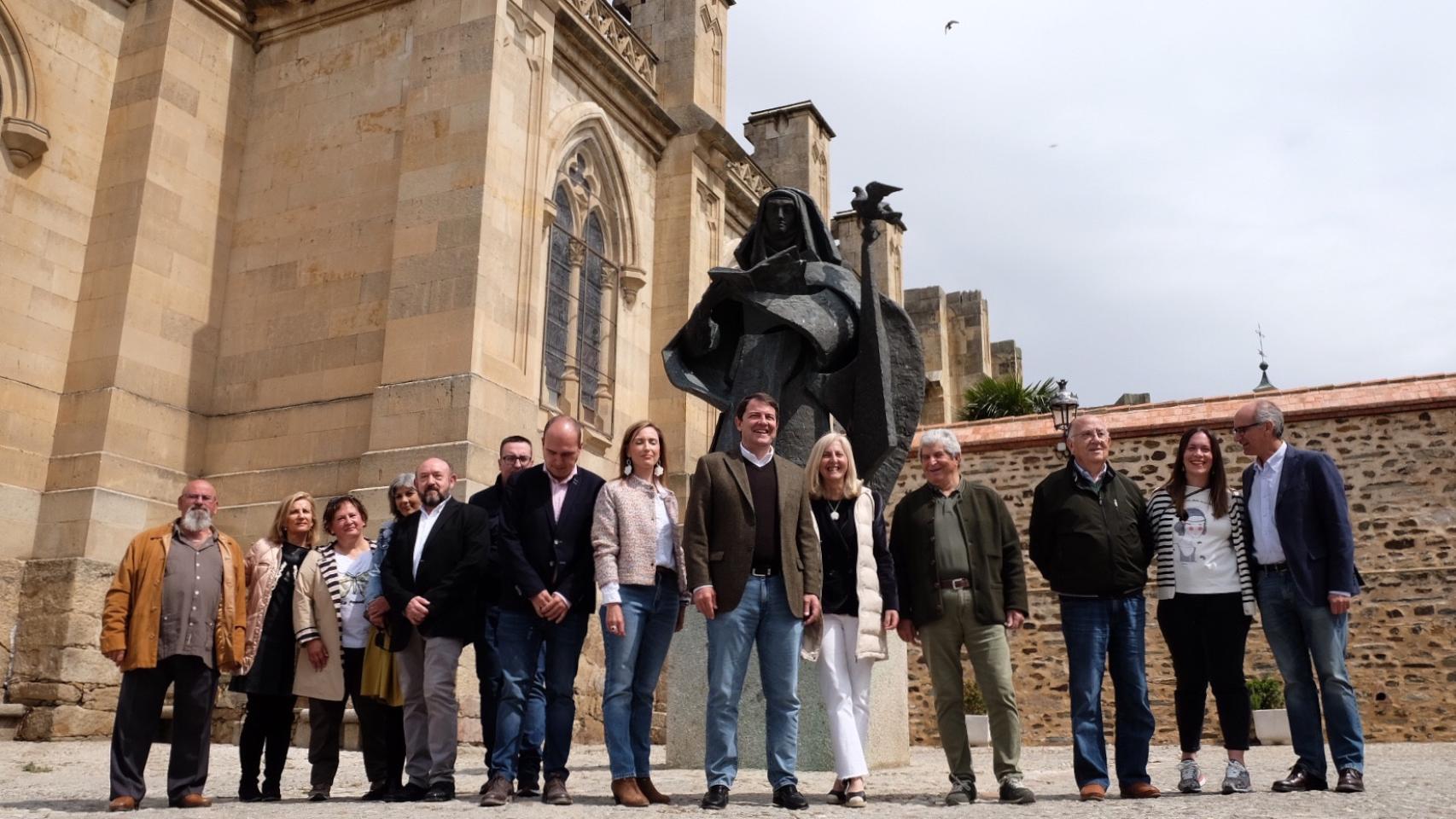 El presidente del PP de Castilla y León, Alfonso Fernández Mañueco, participa en un acto de campaña en Alba de Tormes, Salamanca