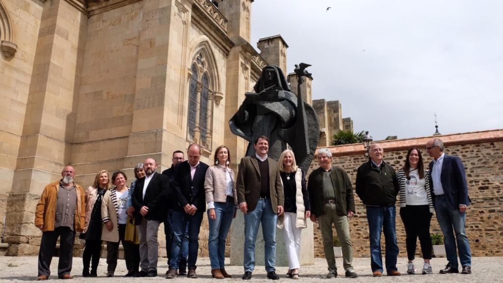 El presidente del PP de Castilla y León, Alfonso Fernández Mañueco, participa en un acto de campaña en Alba de Tormes, Salamanca