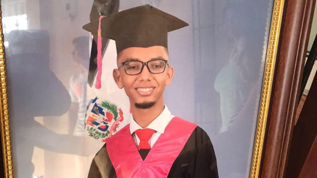 Retrato de graduación de Joshua Omar Fernández, fallecido el pasado 16 de abril.