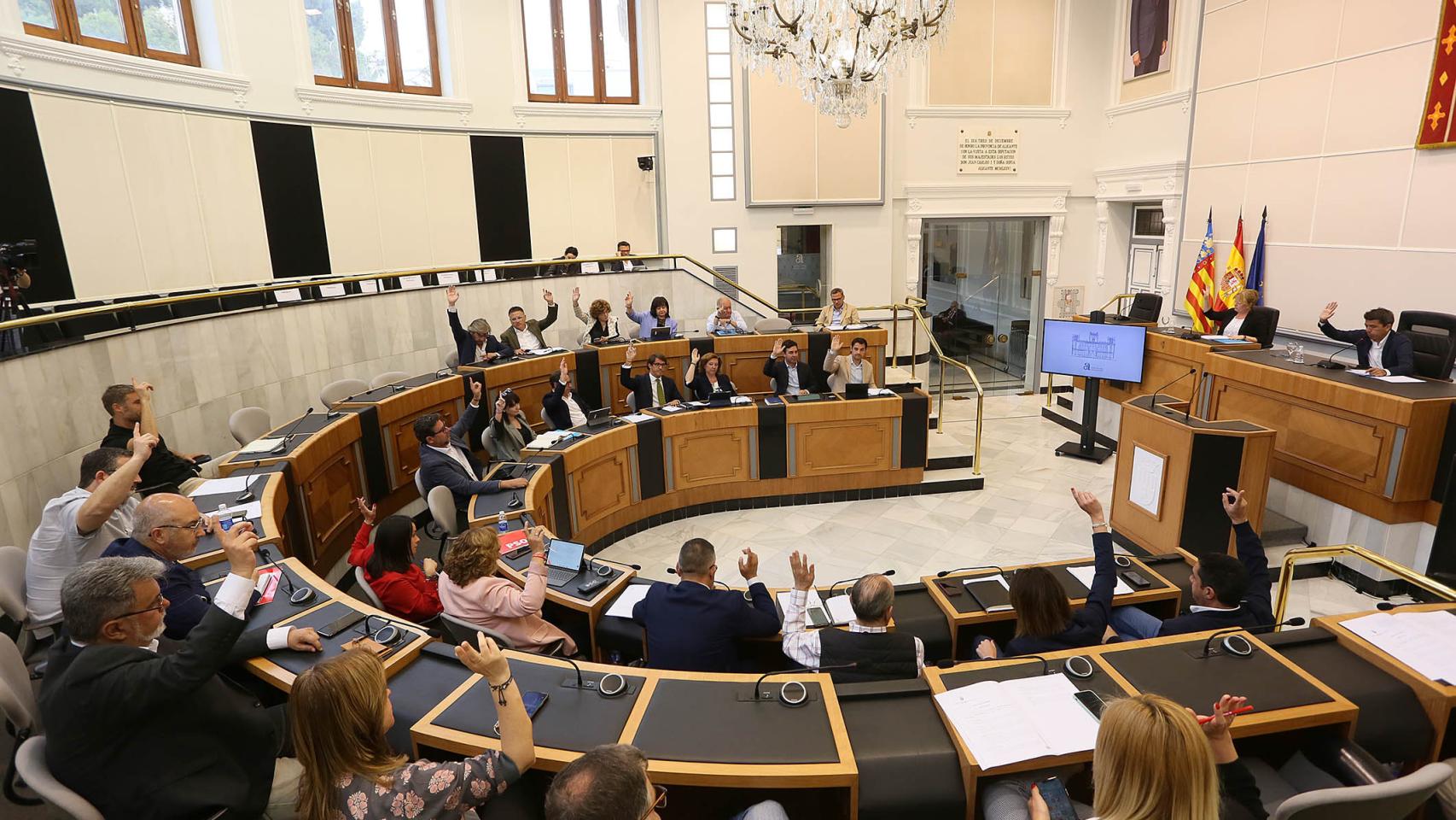 Pleno de la Diputación de Alicante, este lunes.
