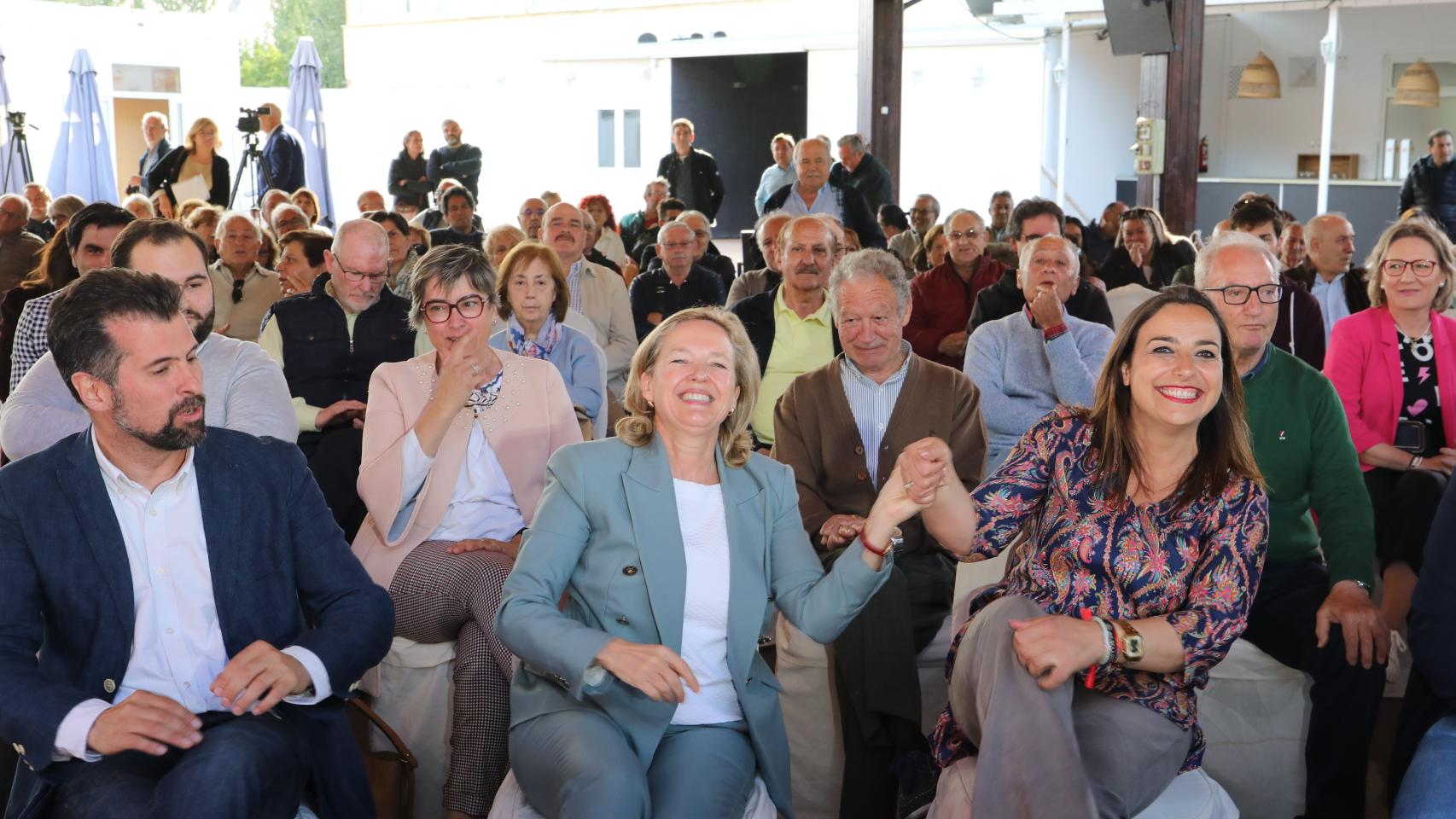 La vicepresidenta primera y ministra de Asuntos Económicos, Nadia Calviño, y el secretario general del PSOECyL, Luis Tudanca, acompañan a la candidata socialista a la Alcaldía de Palencia, Miriam Andrés