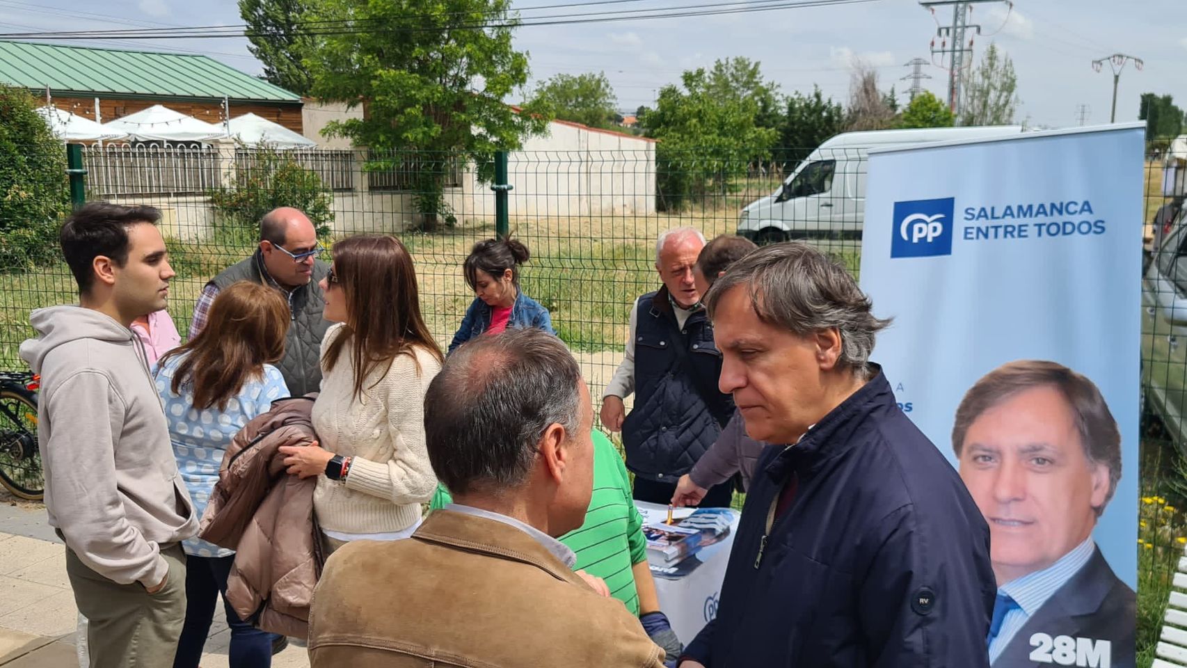 El candidato del PP, Carlos García Carbayo, en un acto de campaña