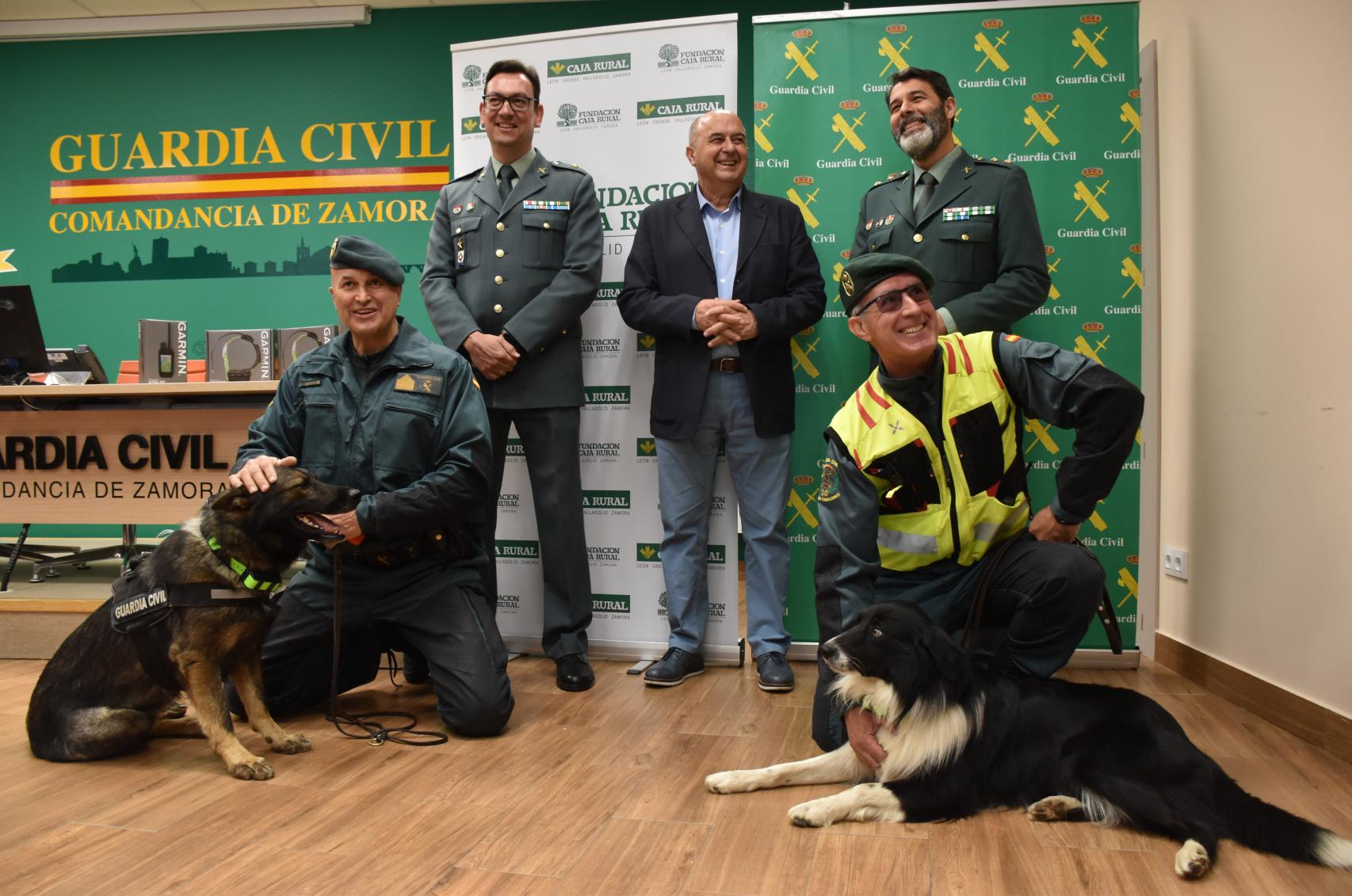 Grupo Cinológico de Castilla y León, con sede en Zamora, con los nuevos GPS de búsqueda