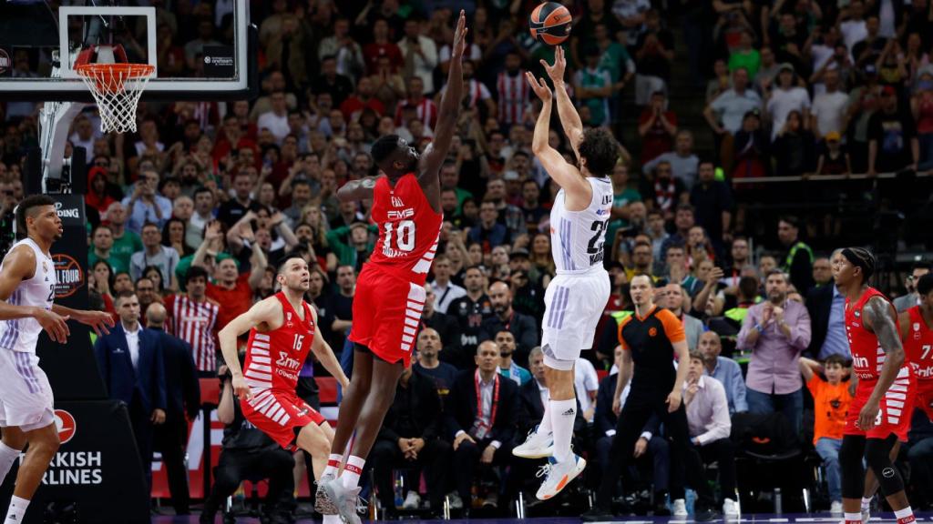 La canasta decisiva de Sergio Llull ante Olympiacos en la final de la Euroliga 2023