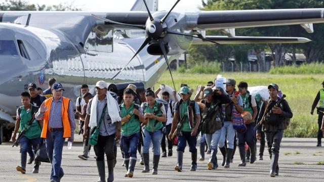 Indígenas que se unen a la búsqueda de los niños desparecidos.