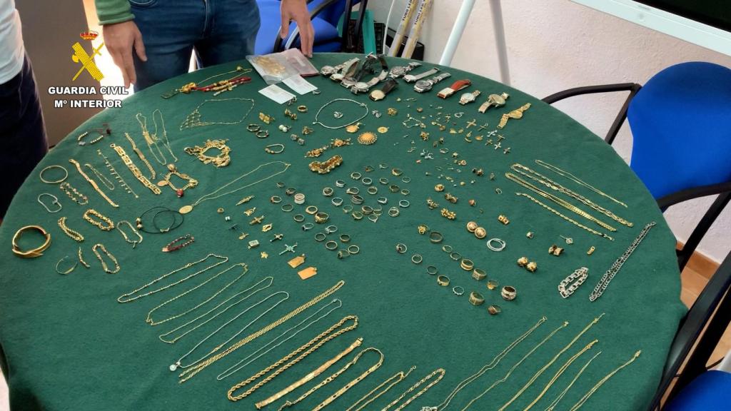 Joyas inautadas en la operación.
